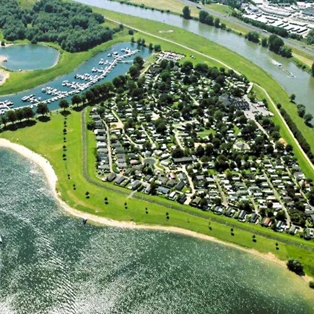 Apartment De Veerwater In Recreatiepark De Veerstal Lathum