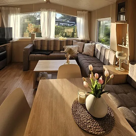 Apartment De Veerwater In Recreatiepark De Veerstal