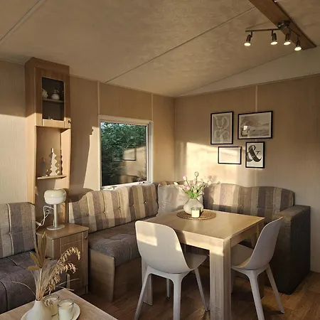 Apartment De Veerwater In Recreatiepark De Veerstal