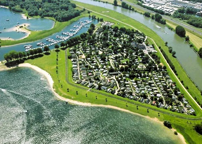 Appartement De Veerwater In Recreatiepark De Veerstal Lathum